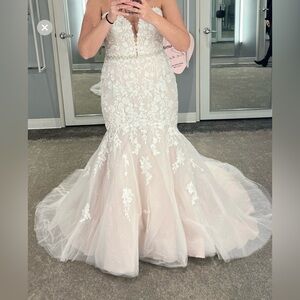 David’s bridal wedding dress OLEG Cassini